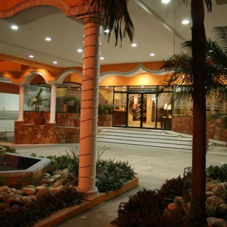 Grand Royal Tampico