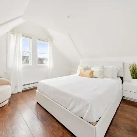NY Luxury Apt Free Parking in Prime Area