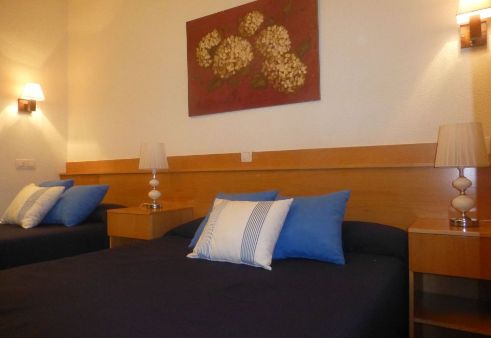 Hostal El Val - Housity