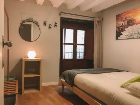 Apodaca Rooms Отели рядом с достопримечательностью «Torre Tavira»