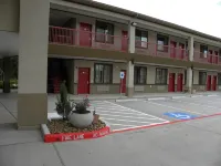 Palace Inn Kingwood - parking