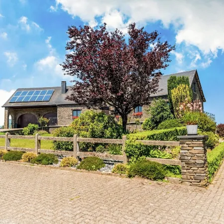 Villa in Bitvre with Garden