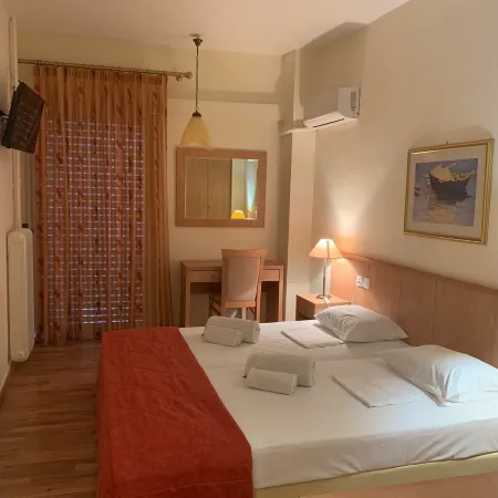 Saronis Hotel Отели рядом с достопримечательностью «Yialasi beach»