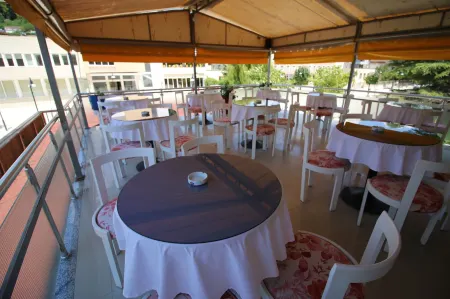 Hotel Orestiada Отели рядом с достопримечательностью «Берат Касл»