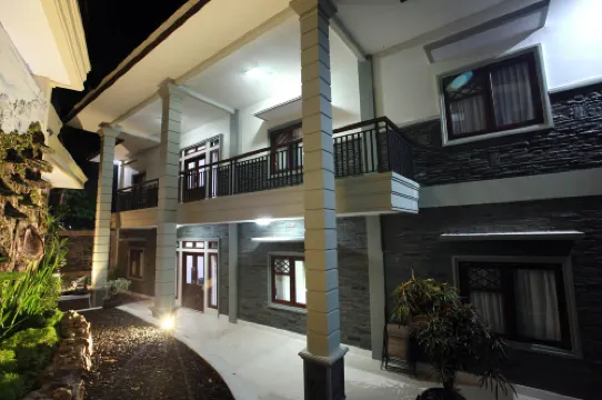 กรีนทรอปิคัล วิลเลจ โฮเทลแอนด์รีสอร์ท