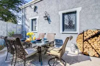 Unique Cottage the Old Stables Pembrokeshire Sleeps 8 - Welsh Tourist Board Award 5 Stars