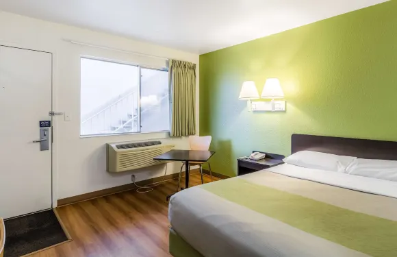 格林貝6號汽車旅館