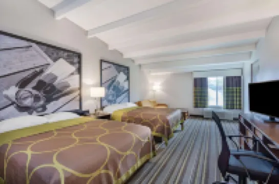 Super 8 by Wyndham Melbourne Hoteles en Melbourne