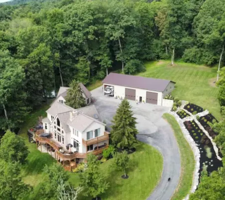 Apt. Above Detached Garage