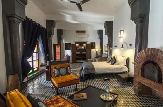 フェズ リアド ロルサ