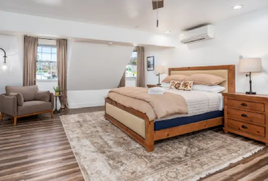 ザ フォー ドーターズ フレズノ・フラッツ・ヒストリカル・ビレッジ & パーク周辺のホテル