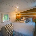 Cozy Cabin Little Red Hen 12 Min to Magnolia Hotels in Elm Mott