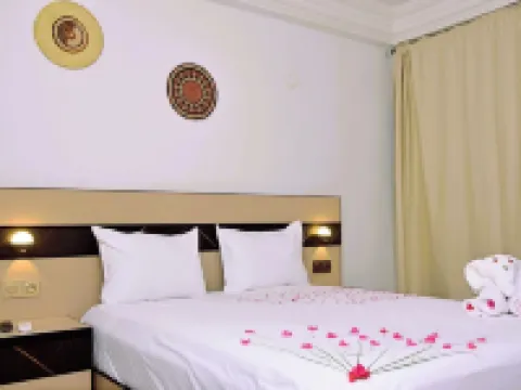 克爾阿迪亞納 薩利 伯土達爾酒店