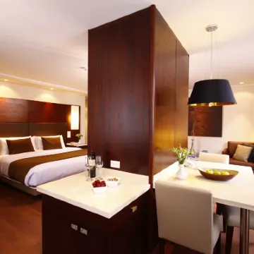 Hotel Reina Isabel โรงแรมใกล้คัลเลรารอนดา