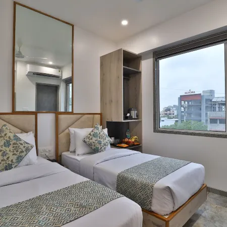 7 Orbit Hotel, Surat