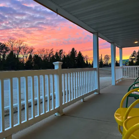 Hillcrest Inn & Motel