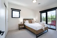 Stoke House by Revelstoke Vacations - balcony