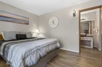 Branson Fall Creek Retreat w/ Deck Views!