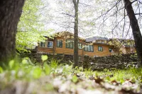 Honey Maple Grove Bnb