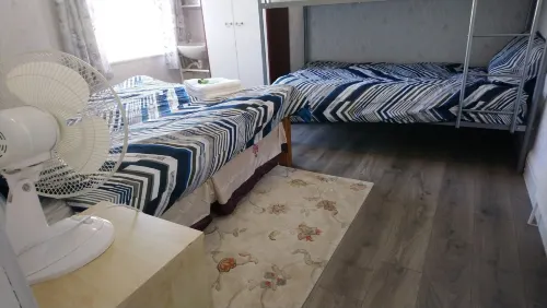 บ้านปรับปรุงใหม่ 4 ห้องนอน, พักได้ 9 คน พร้อมที่จอดรถและสปา - บังกะโล