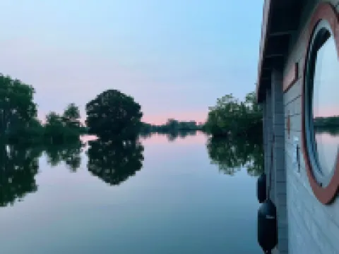 Time Out on the Havel - Houseboat "nautikhus" Hotels in Werder