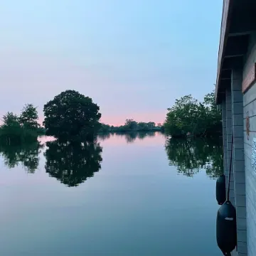 Time Out on the Havel - Houseboat "nautikhus"