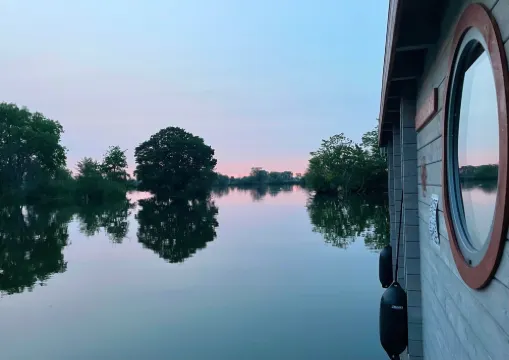 Time Out on the Havel - Houseboat "nautikhus"