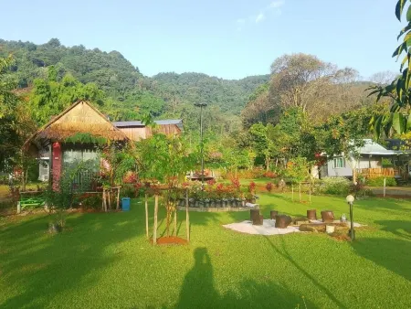 Inthanon Lao-Ju House Отели рядом с достопримечательностью «Mork Fa Waterfall»