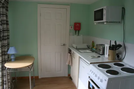 The Pines Cabin - Farm Park Stay Отели в г. Маур