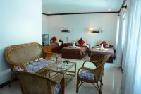 Mom's Guesthouse - Pensions