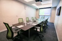 Holiday Inn Express & Suites Miami Airport East