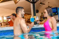 Condovac la Costa - piscina