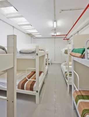 Hola Hostal Collblanc
