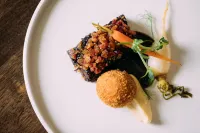 The Valley Hotel & Carriage Gardens - 3-Star