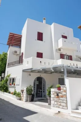 Katerina Roza Studios - Heartfelt Hospitality in the City Hotels near Naxos Airport