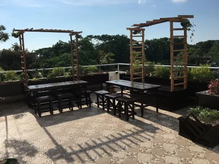 Beinte Singko de Marso Apartments