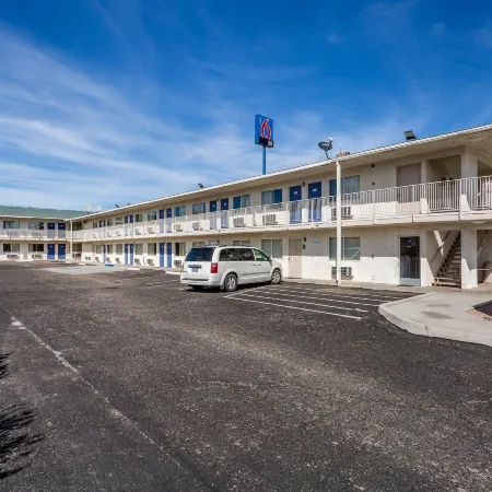 Motel 6 Needles, CA Отели в г. Нидлс