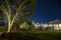 Discovery Resorts - Kings Canyon Hotels near Uluṟu-Kata Tjuṯa National Park