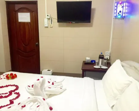 Pandora Motel Hotels in Insein