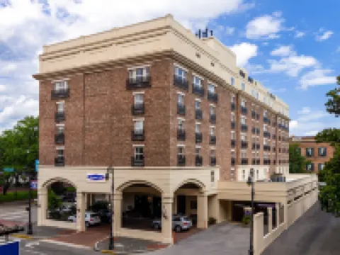 Hampton Inn Savannah-Historic District Hotels near Warren Square