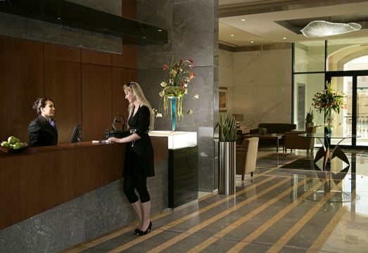 알 아인 로타나 호텔의 쾌적한 야외 수영장