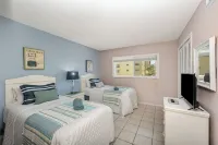 2B/2B OCEAN VIEW CLOSE TO DOWNTOWN COCOA BEACH