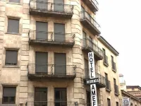 ホテル アメファ Iglesia de San Julian y Santa Basilisia周辺のホテル