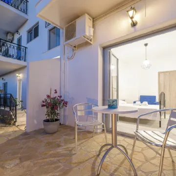 Denise Studios and Apartments