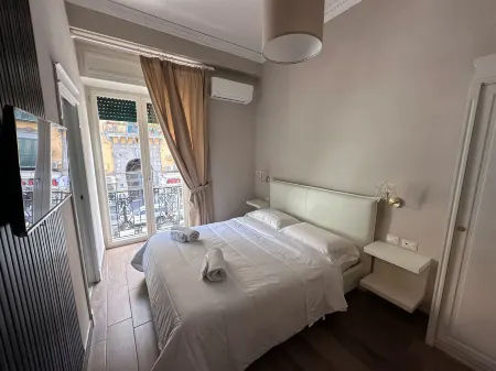 Parthenope Rooms Отели рядом со станцией PIAZZA GARIBALDI RAILWAY STATION