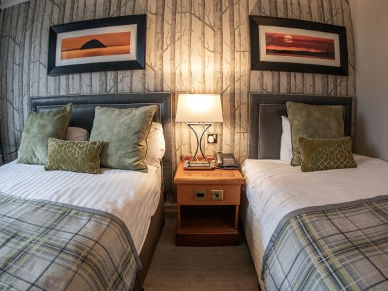 Riverside Lodge Hotel