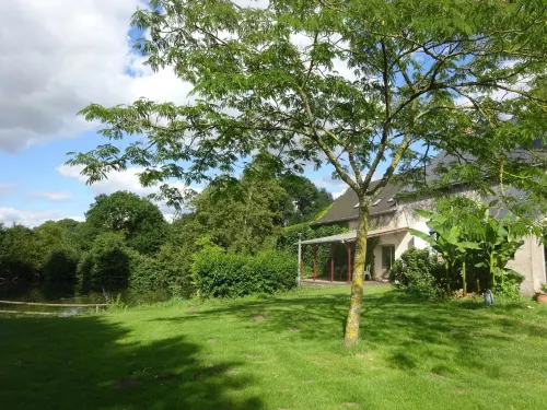 Roulotte à la Ferme de l'Isle Hotels in Villeny