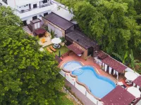 อลาอมิด เบดแอนด์เบรคฟาสต์ - ที่มีสระว่ายน้ำ