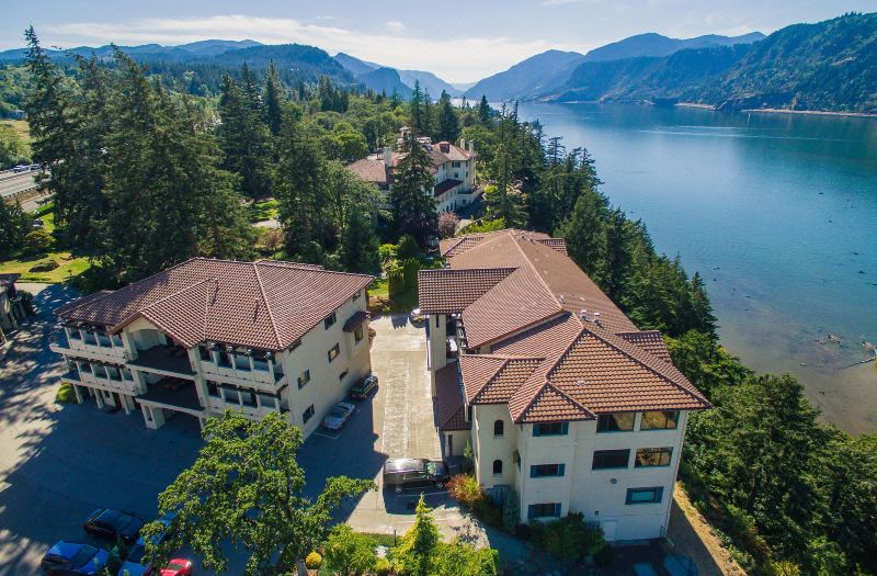 Columbia Cliff Villas