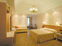LH Hotel Domus Caesari Hotels near Capannelle Pass